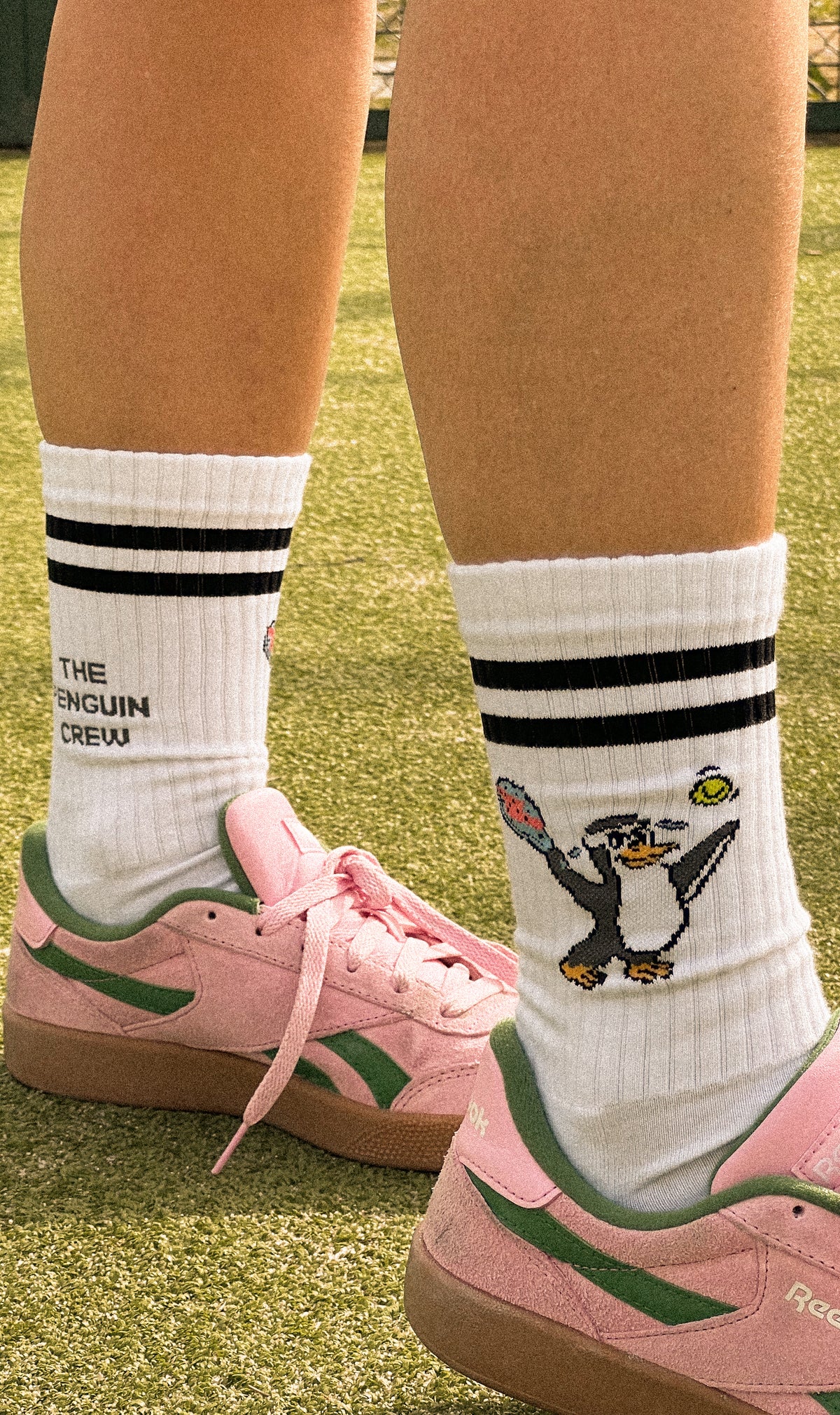 calcetines deportivos padel El Rey de la Pista con sneakers