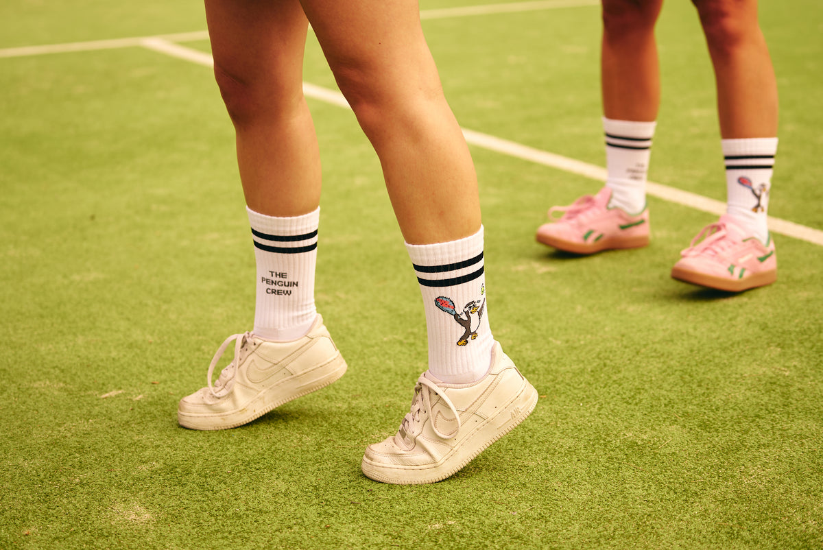 calcetines deportivos padel El Rey de la Pista con sneakers